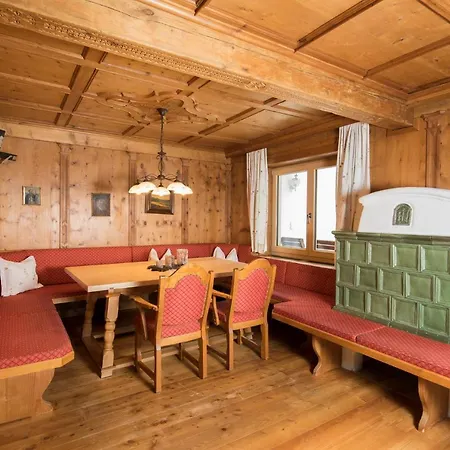 Angerer Alpine Und Familienappartements Tirol 4*